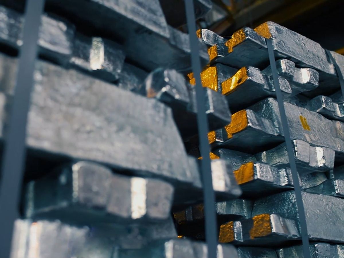 Alüminyum Külçe (Ingot) Nedir? Üretim Zincirindeki Yeri ve B2B Alıcı Rehberi